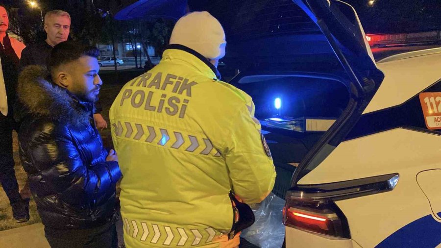 Çocuğunu Kurstan Almaya Giden Sürücü Anne Geçirdiği Kazada Yaralandı