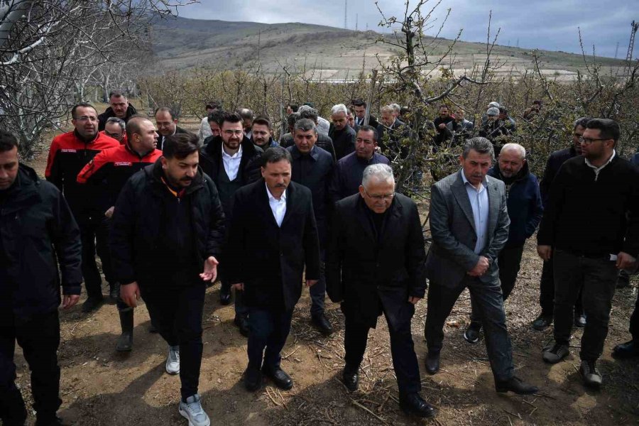 Başkan Büyükkılıç, Zirai Dondan Etkilenen Üreticileri Yalnız Bırakmadı