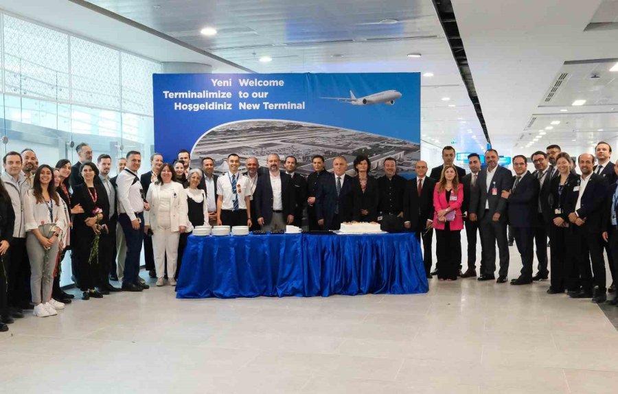 Yenilenen Antalya Havalimanı İlk Yolcularını Karşıladı