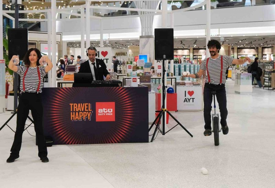 Yenilenen Antalya Havalimanı İlk Yolcularını Karşıladı