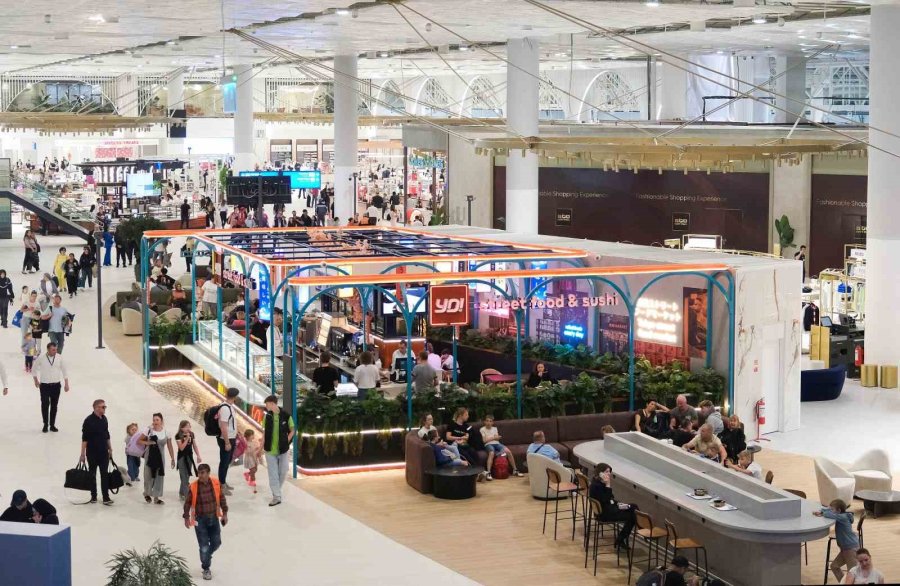 Yenilenen Antalya Havalimanı İlk Yolcularını Karşıladı