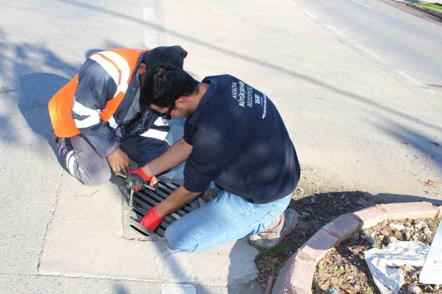 Büyükşehir’den Kemer’de Peyzaj Çalışması