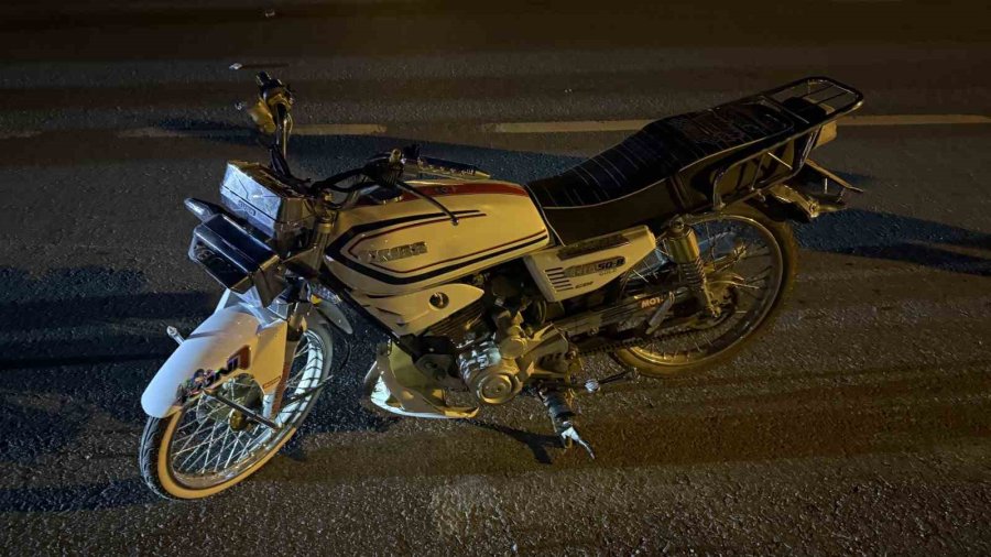 Kaza Yaptı, Motosikleti Bırakıp Kaçtı
