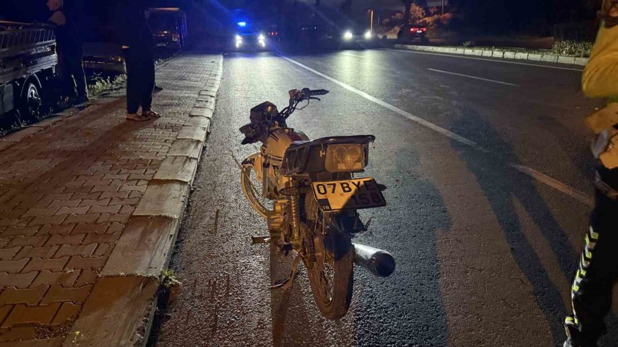 Kaza Yaptı, Motosikleti Bırakıp Kaçtı