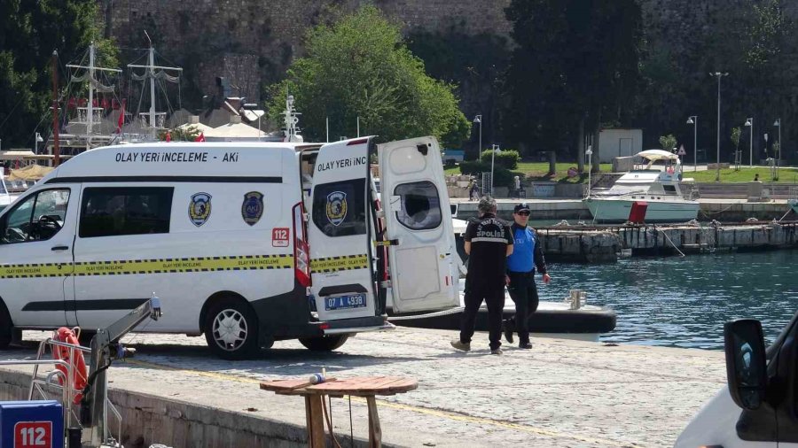 Antalya’da Deniz Yüzeyinde Erkek Cesedi Bulundu