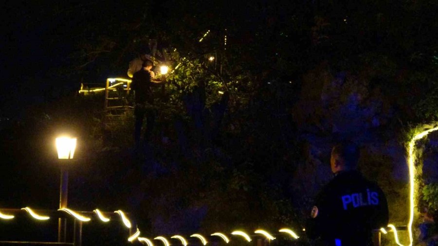 Sevgilisiyle Tartışıp 25 Metrelik Falezlere Çıktı, 2,5 Saatte İkna Edilebildi