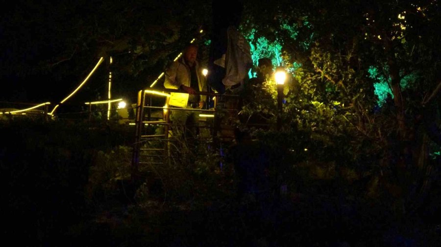 Sevgilisiyle Tartışıp 25 Metrelik Falezlere Çıktı, 2,5 Saatte İkna Edilebildi