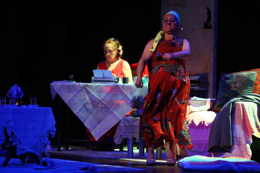 Aktif Yaşlı Merkezi Tiyatrocuları "ahlar Ağacı" İle İzleyiciden Tam Not Aldı