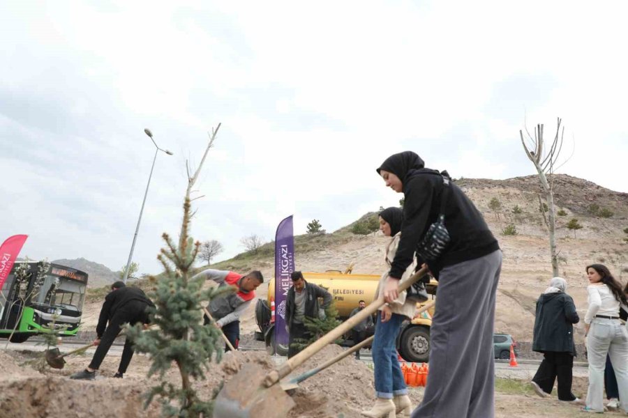 Melikgazi’nin Yeşil Dokusu Güçleniyor