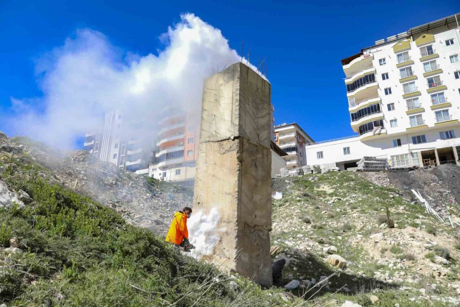 Gülnar’da Temizlik Ve İlaçlama Çalışması