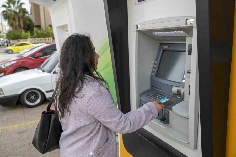 Mersin’de ’halk Kart’ Ve ’öğrenim Yardımı’ Hesaplara Yatırıldı