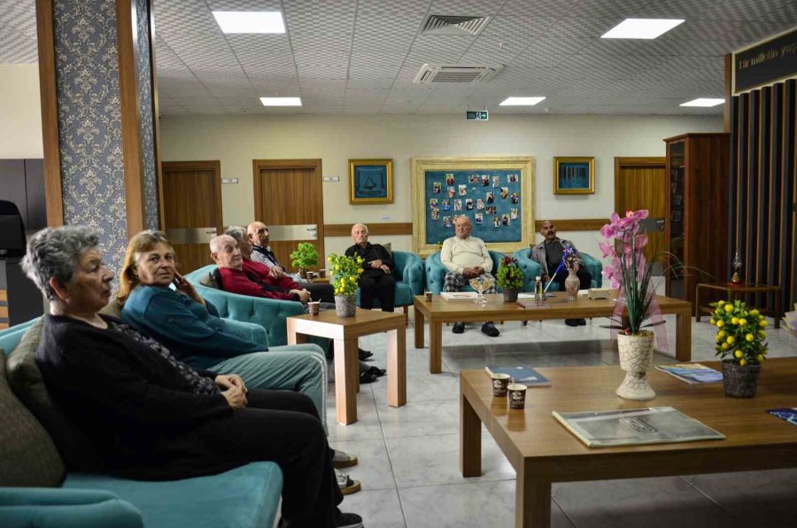 Annesi Huzurevini Mesken Tuttu, İşadamı Yaşlı Bakım Merkezini Kapatmaktan Vazgeçti