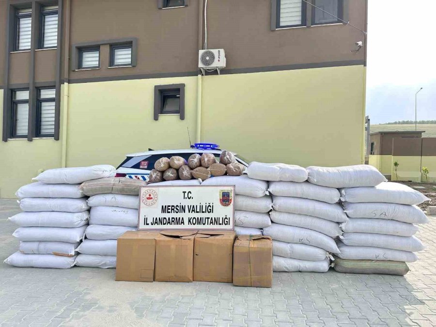 Yolcu Otobüsünden Torba Torba Kaçak Tütün Çıktı: 3 Gözaltı