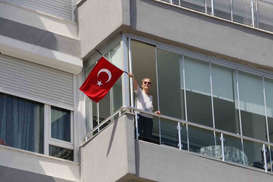 Antalya’da 1 Mayıs Coşkuyla Kutlandı