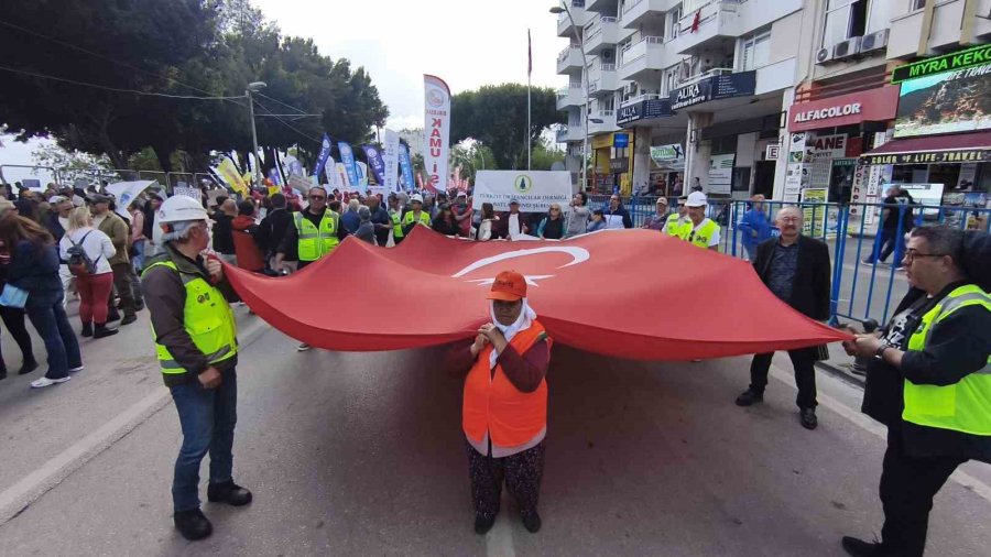 Antalya’da 1 Mayıs Coşkuyla Kutlandı