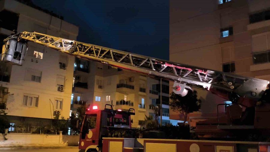 Evde Uykuya Dalan Alzaymır Hastası Yaşlı Adam Polisi Alarma Geçirdi