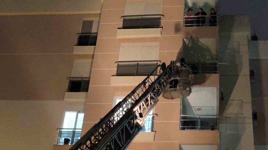 Evde Uykuya Dalan Alzaymır Hastası Yaşlı Adam Polisi Alarma Geçirdi