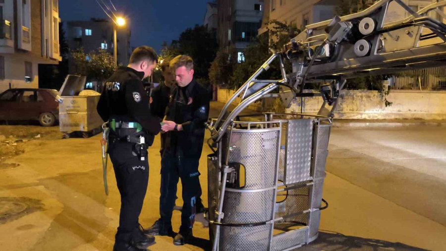 Evde Uykuya Dalan Alzaymır Hastası Yaşlı Adam Polisi Alarma Geçirdi