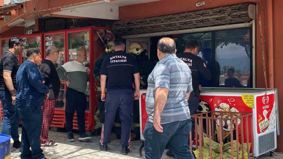 Antalya’da Markette Yangın Korkusu