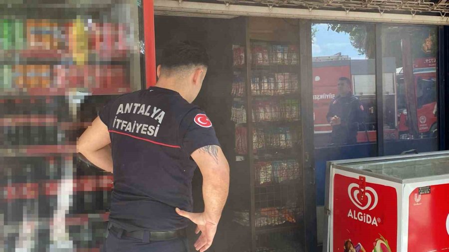 Antalya’da Markette Yangın Korkusu