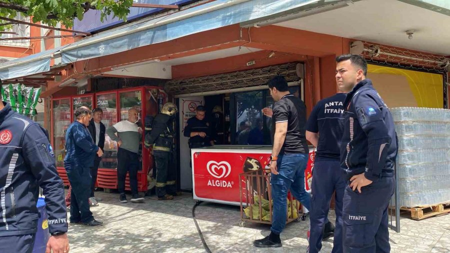 Antalya’da Markette Yangın Korkusu