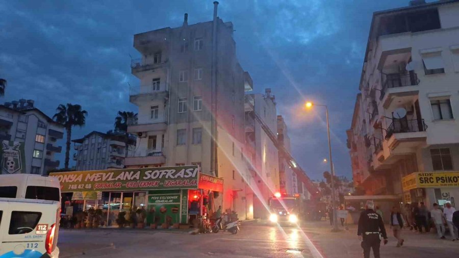 İşçilerinin Kaldığı Dairede Çıkan Yangın Korkuttu