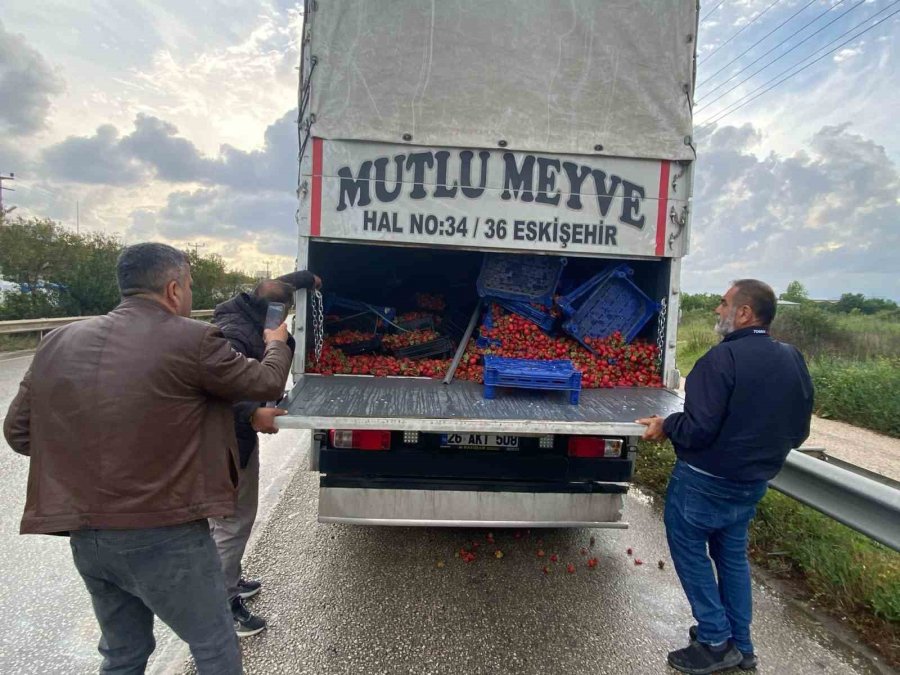 Antalya’da 3 Aracın Karıştığı Zincirleme Kazada 1 Kişi Yaralandı