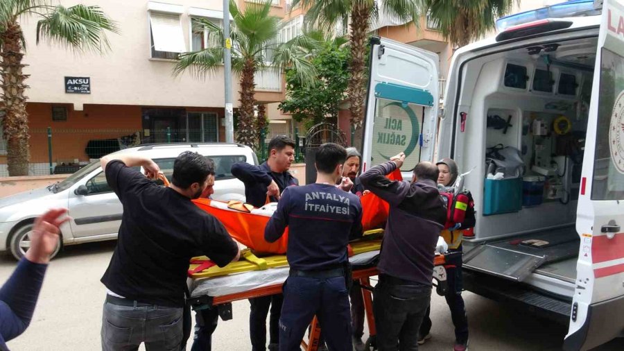 Sağlık Ekiplerinin Müdahalesi İle Hayata Döndürüldü, Öldüğünü Düşünen Yakını "beni De Öldürün" Diyerek Feryat Etti