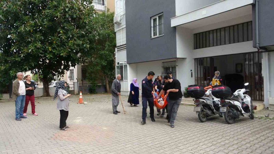 Sağlık Ekiplerinin Müdahalesi İle Hayata Döndürüldü, Öldüğünü Düşünen Yakını "beni De Öldürün" Diyerek Feryat Etti