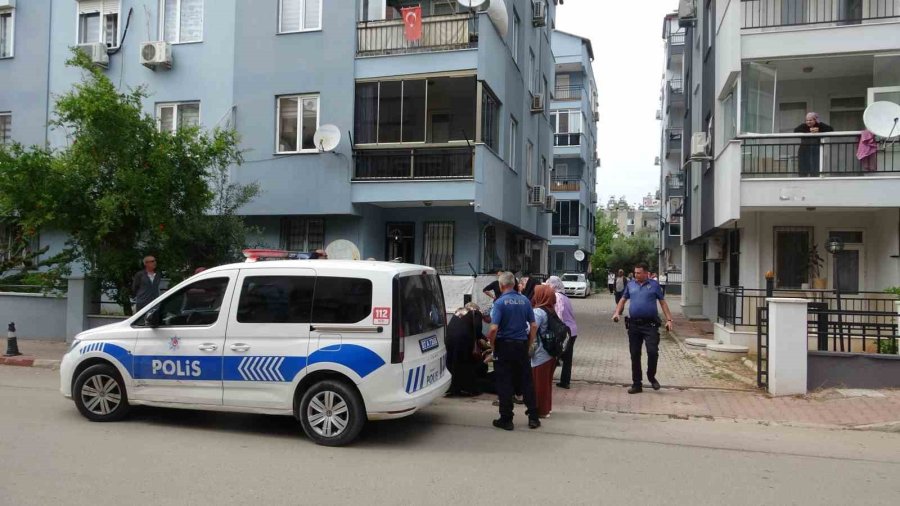 Sağlık Ekiplerinin Müdahalesi İle Hayata Döndürüldü, Öldüğünü Düşünen Yakını "beni De Öldürün" Diyerek Feryat Etti