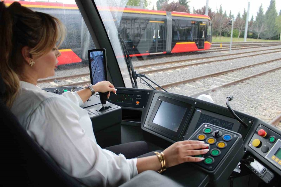 80 Tonluk Tramvaya Kadın Eli Değdi