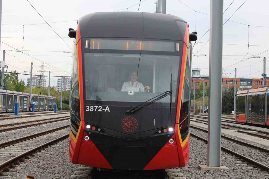 80 Tonluk Tramvaya Kadın Eli Değdi