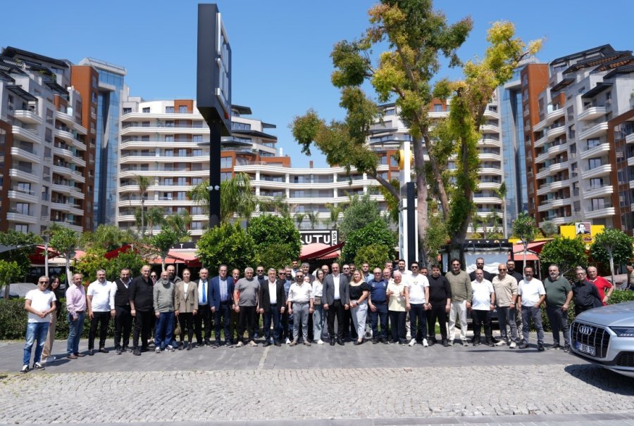 Başkan Kotan, Konyaaltı Esnafıyla Buluştu