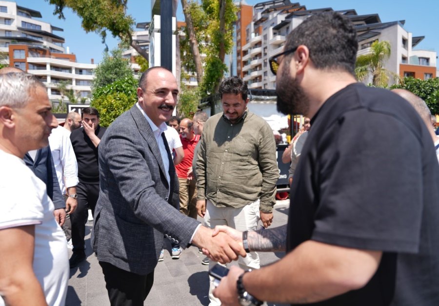 Başkan Kotan, Konyaaltı Esnafıyla Buluştu