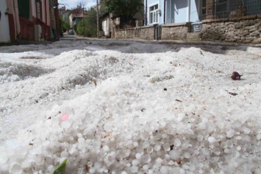 Konya’da Dolu Yağışı, Yol Ve Açık Alanlar Beyaza Büründü