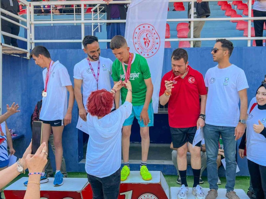 Manavgat’ın Özel Sporcuları Madalyaları Topladı