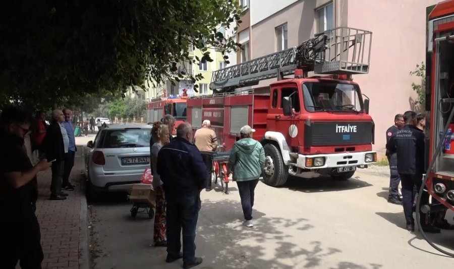 Antalya’da Metruk Binada Korkutan Yangın