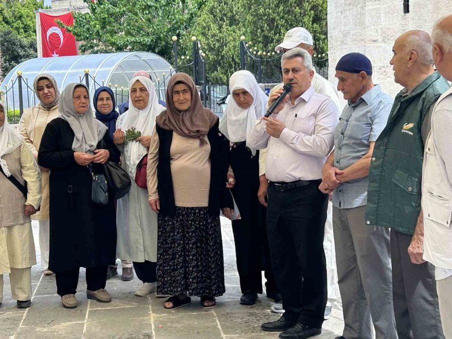 Mersin Tarsus’ta İlk Hac Kafilesi Uğurlandı