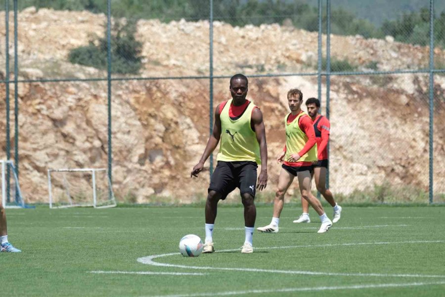 Atakaş Hatayspor, Başakşehir Maçının Hazırlıklarına Devam Etti