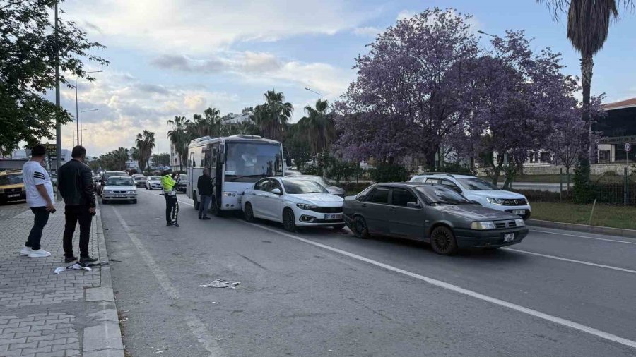 Antalya’da Zincirleme Kaza: 2’si Çocuk 3 Kişi Yaralandı