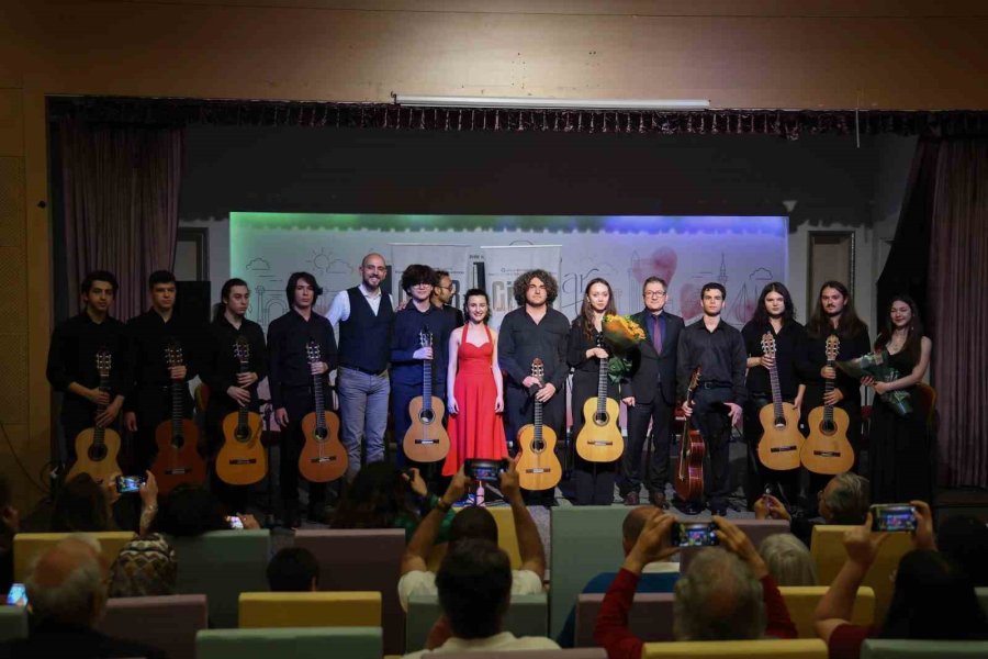 İsmail Baha Sürelsan Konservatuvarı’ndan "gitar Orkestrası Konseri"