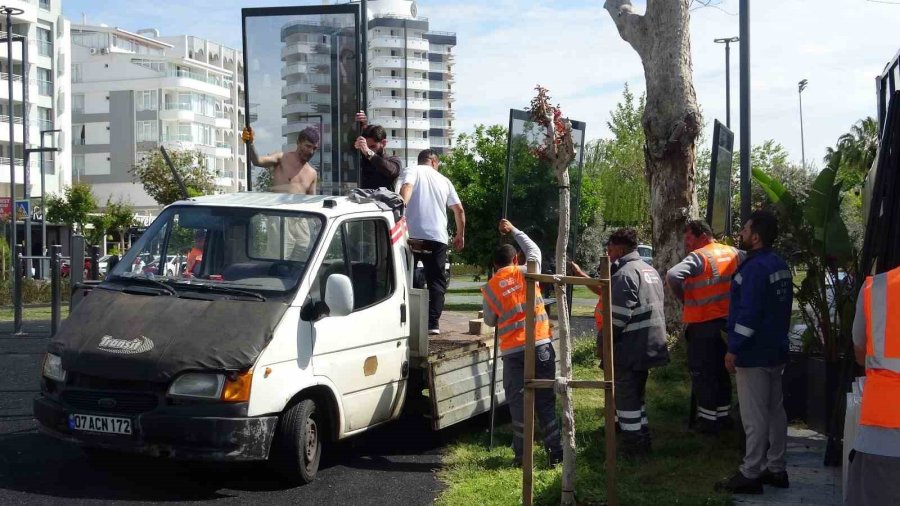 Konyaaltı Sahili’nde Kıyı Kanunu’na Uymayan İşletmelere 3 Gün Süre
