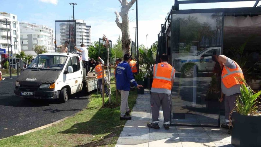 Konyaaltı Sahili’nde Kıyı Kanunu’na Uymayan İşletmelere 3 Gün Süre