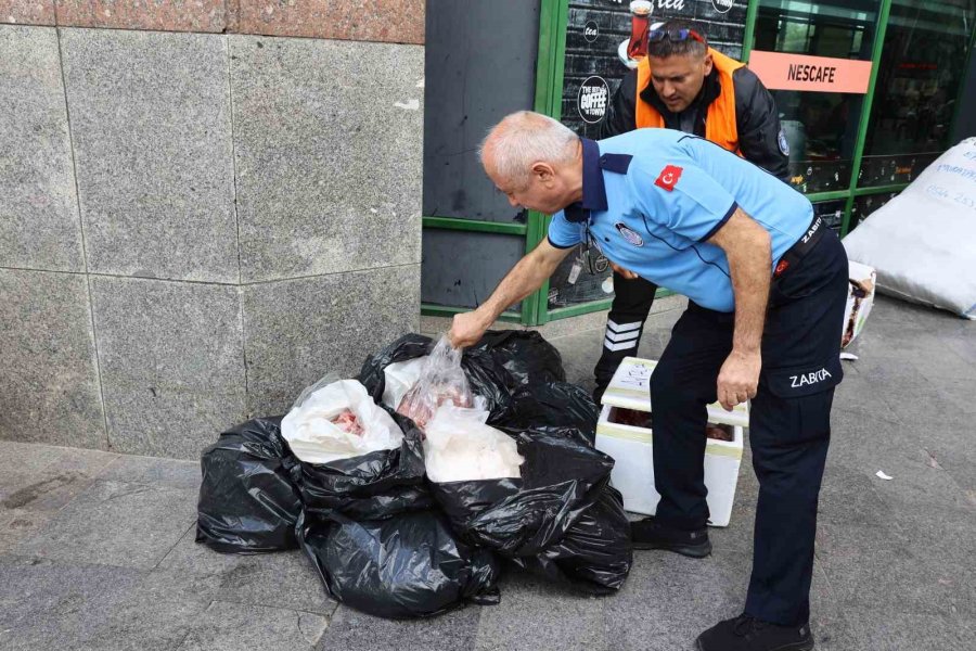 İzmir’den Antalya’ya Yolcu Otobüsüyle Çöp Poşetinde 300 Kilo Et Gönderdiler