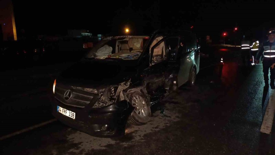 Aynı Firmaya Ait 2 Tur Aracı Çarpıştı, 4’ü Turist 6 Kişi Yaralandı