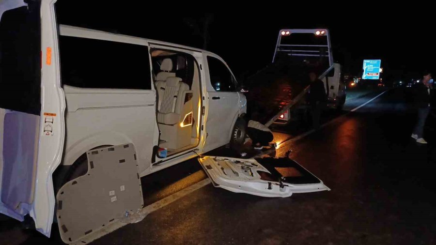 Aynı Firmaya Ait 2 Tur Aracı Çarpıştı, 4’ü Turist 6 Kişi Yaralandı