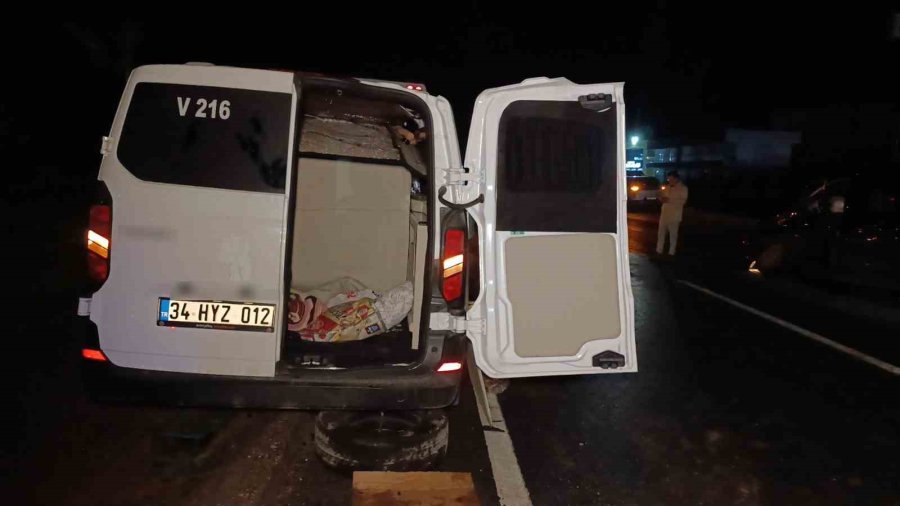 Aynı Firmaya Ait 2 Tur Aracı Çarpıştı, 4’ü Turist 6 Kişi Yaralandı