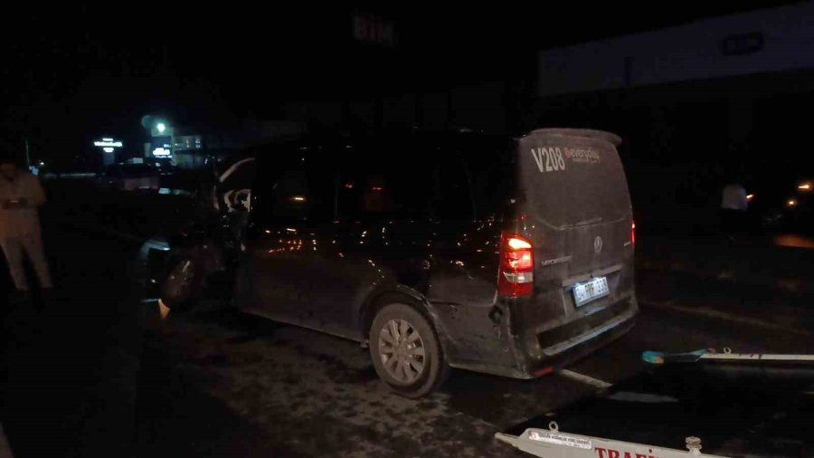 Aynı Firmaya Ait 2 Tur Aracı Çarpıştı, 4’ü Turist 6 Kişi Yaralandı