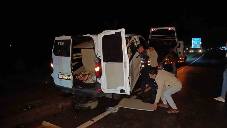 Aynı Firmaya Ait 2 Tur Aracı Çarpıştı, 4’ü Turist 6 Kişi Yaralandı