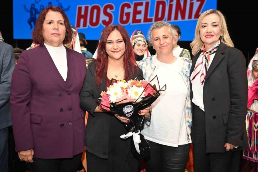 Kumluca’da Halk Oyunları Şöleni Festivale Renk Kattı